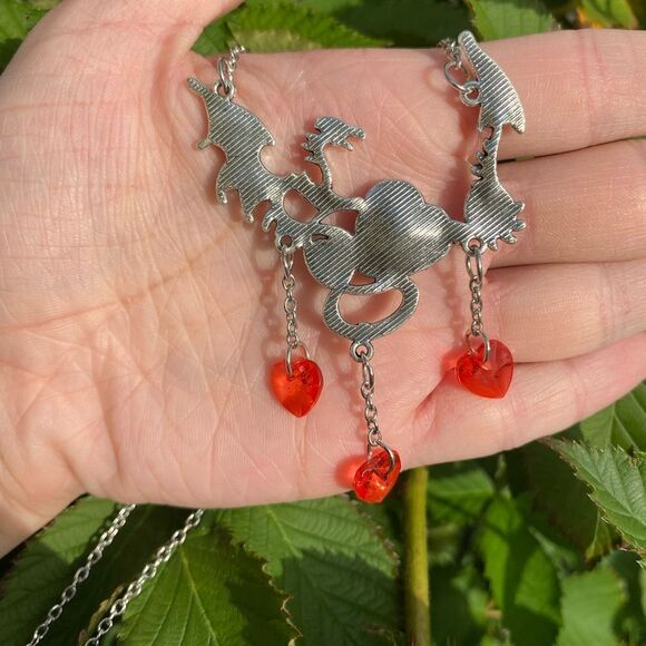 Gothic Renaissance Dragon Heart Pendant Necklace Red & Black Silver Tone - Picture 5 of 5